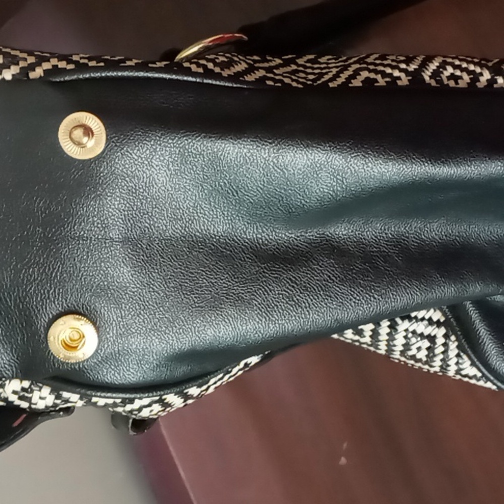 Apt 9 Black and Cream Woven Expandable Purse w Wooden Clasp Bead - Picture 7 of 9